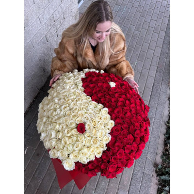 Warschau, Polen - 301 Rosen in einem Korb
