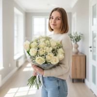 Білі троянди з гіпсофілою - троянди преміум класу Білі троянди з гіпсофілою - троянди преміум класу